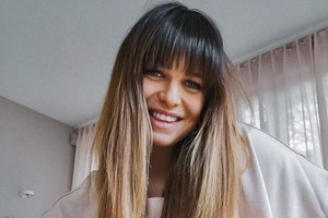 Anna Lewandowska w beżowej bluzie