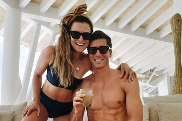 Anna Lewandowska w bikini, Robert Lewandowski bez koszulki