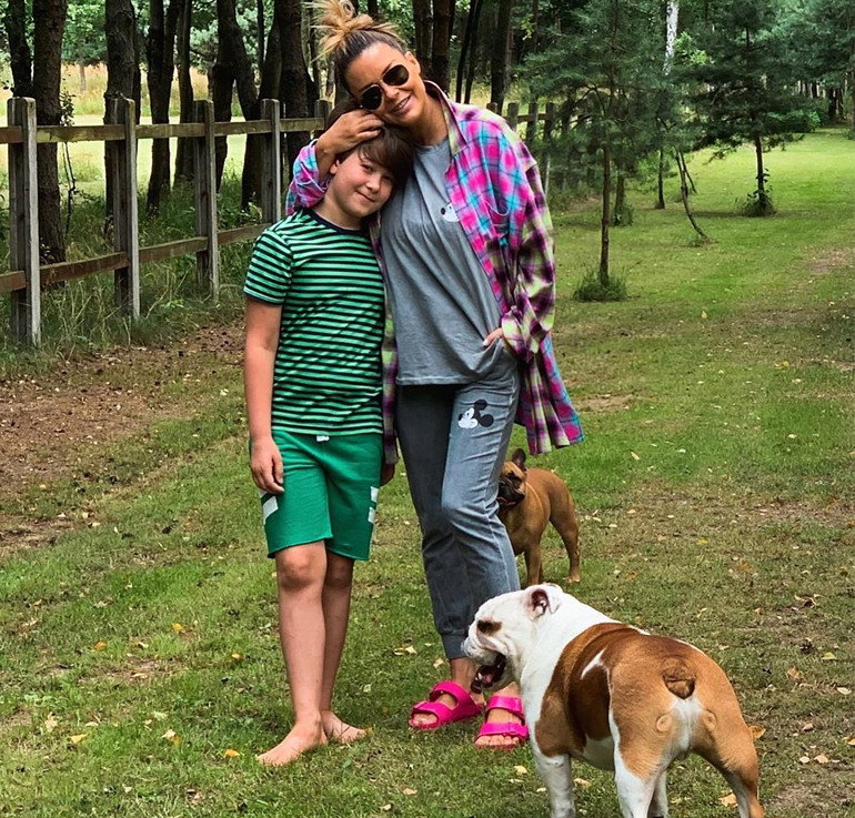 Małgorzata Rozenek w klapkach Birkenstock za 200 zł
