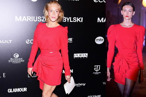 Kasia Warnke w czerwonej sukience na pokazie Mariusza Przybylskiego