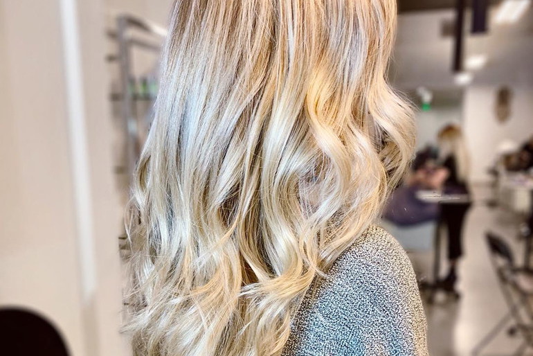 Light Ash Blonde - ta koloryzacja będzie największym hitem po wakacjach