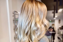 Light Ash Blonde - ta koloryzacja będzie największym hitem po wakacjach