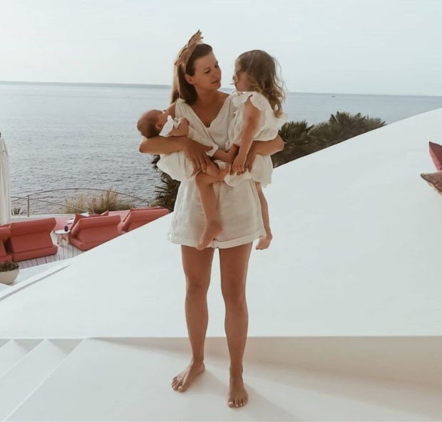 Anna Lewandowska z Klarą i Laurą