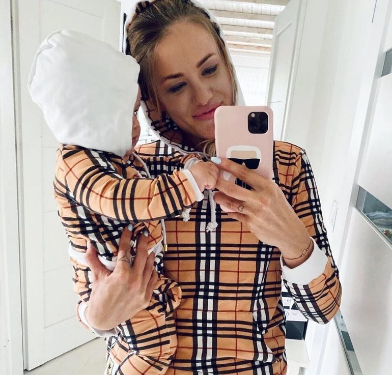 Ewa Mrozowska z "Gogglebox" i jej synek ubrani w identyczne komplety