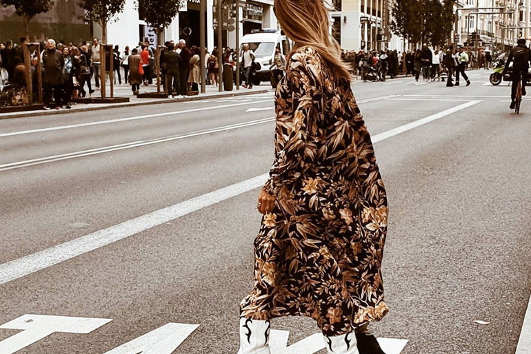 Trendy lato 2020. W tych sukienkach maxi z H&M, Zara, Reserved przechodzisz całe wakacje!