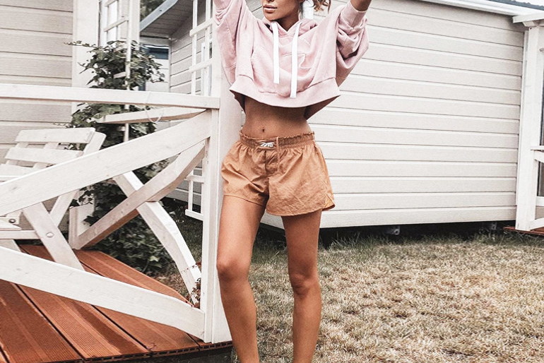 Trendy lato 2020. Te płaskie sandały za 100 zł wyszczuplają nogi! Natalia Siwiec już je ma - to hit Instagrama!