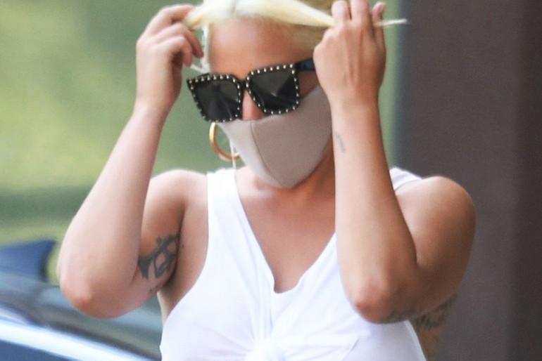Lady Gaga eksponuje nową zaokrągloną figurę
