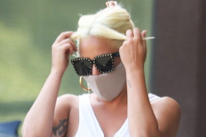 Lady Gaga eksponuje nową zaokrągloną figurę