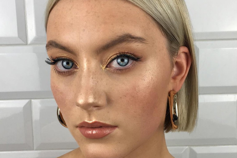 Baza za 13 złotych z Rossmanna tworzy efekt "glass skin" jak z Instagrama! Jest idealna na upały