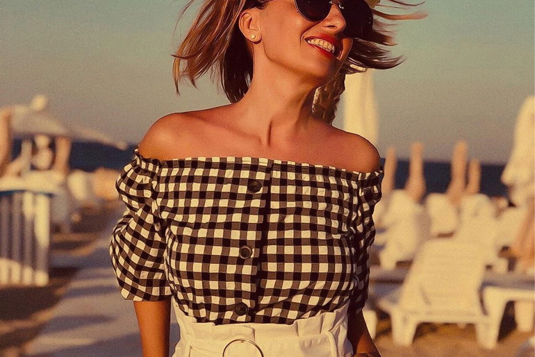 Bluzka hiszpanka w czarno-białą kratkę z H&M za 29 złotych to hit Instagrama!