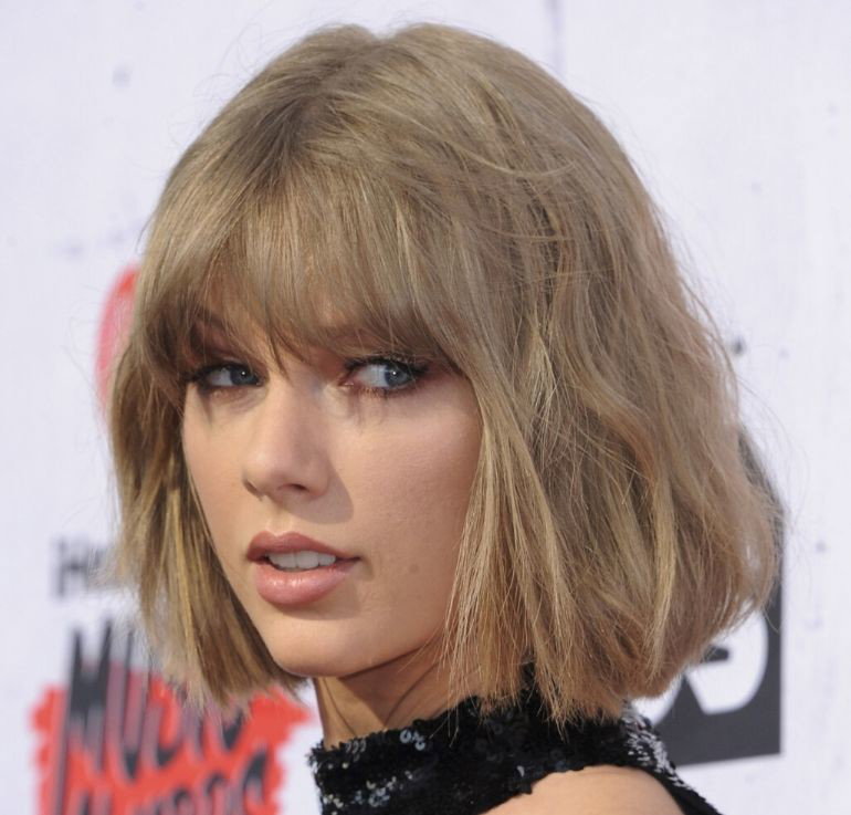 Taylor Swift w bobie z grzywką