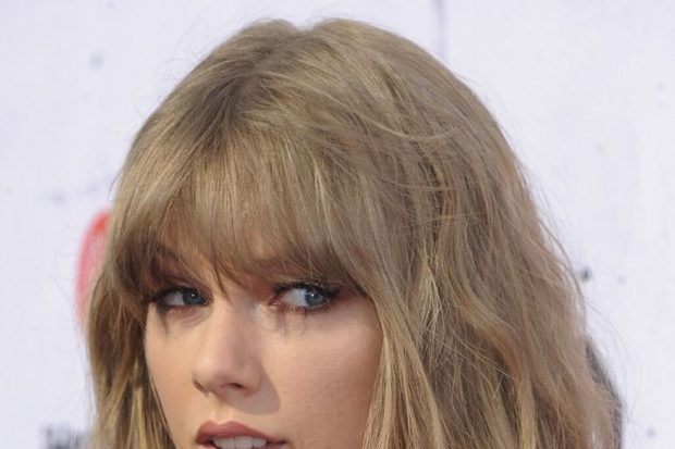 Taylor Swift w bobie z grzywką