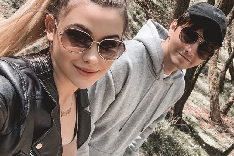 Sylwia Przybysz i Jaś Dąbrowski na spacerze z Polą
