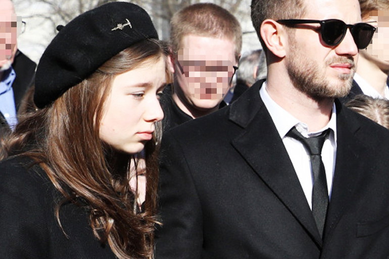 Julia Królikowska i Antek Królikowski na pogrzebie Pawła Królikowskiego