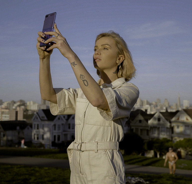 Maffashion x Galaxy Z Flip – Samsung nawiązuje współpracę z Julią Kuczyńską