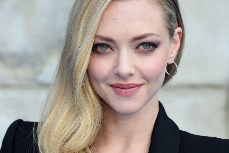 Jak powiększyć oczy makijażem? Najlepsze triki /Amanda Seyfried