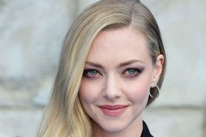 Jak powiększyć oczy makijażem? Najlepsze triki /Amanda Seyfried