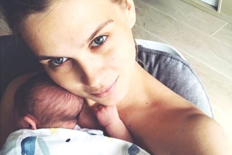 Agnieszka Kaczorowska z córeczką