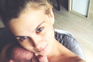 Agnieszka Kaczorowska z córeczką