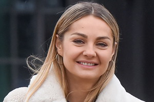 Małgorzata Socha w białym futerku