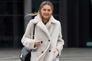 Małgorzata Socha w białym futerku