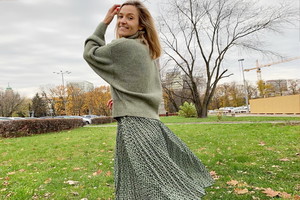 Joanna Koroniewska w plisowanej spódnicy z H&M! To prawdziwy must-have jesieni
