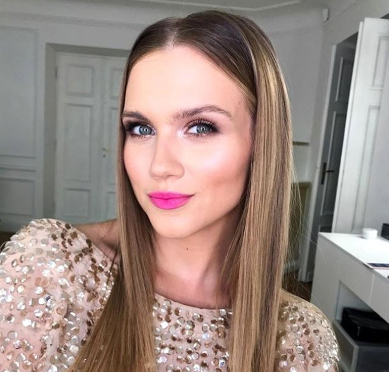 Agnieszka Kaczorowska w cekinowej bluzce