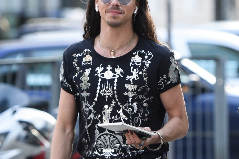 Michał Szpak w czarnej koszulce