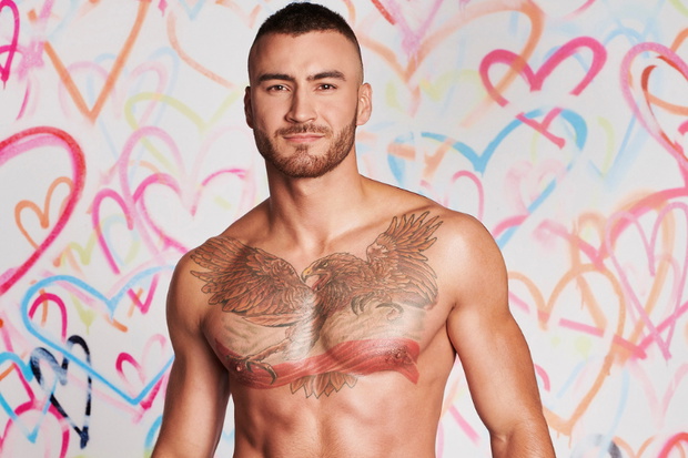 Maciek Love Island. Wyspa miłości