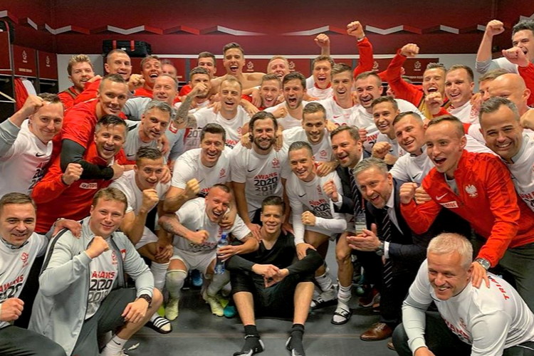 Piłkarze w szatni po meczu, reprezentacja