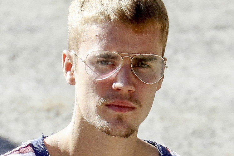 Justin Bieber smutny i poważny