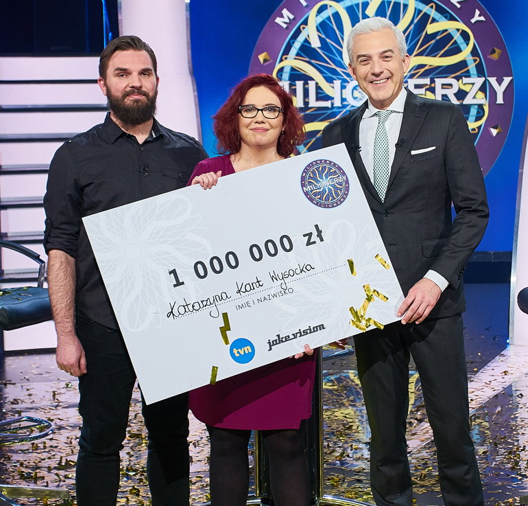 Milionerzy - wygrana, pani Kasia z czekiem na milion