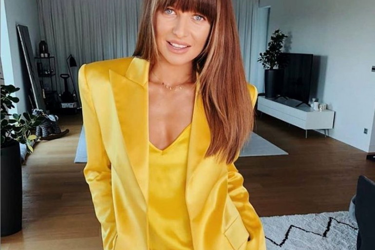 Anna Lewandowska w żółtej marynarce