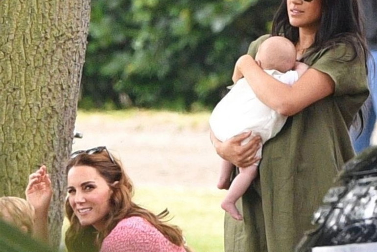Meghan Markle z synem Archiem i księżną Kate