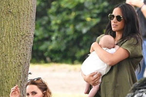 Meghan Markle z synem Archiem i księżną Kate