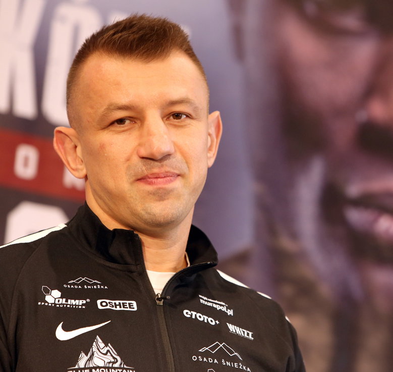 Adamek sam