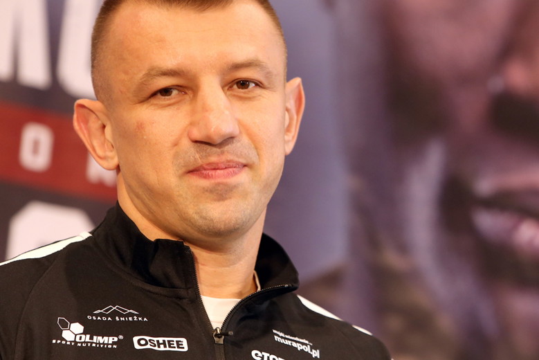 Adamek sam