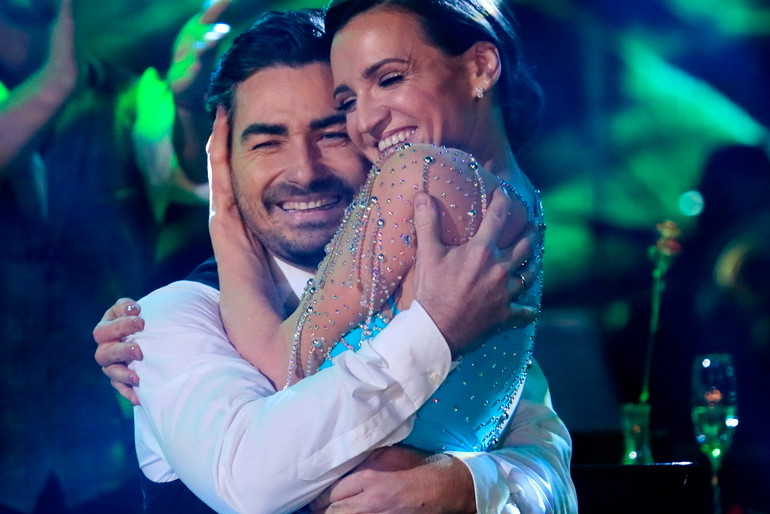 Joanna Mazur z Janem Klimentem objęci