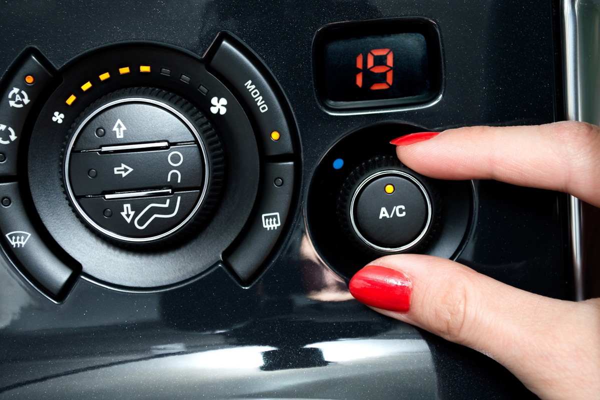 Klimatyzacja w samochodzie: jak o nią dbać i prawidłowo użytkować?