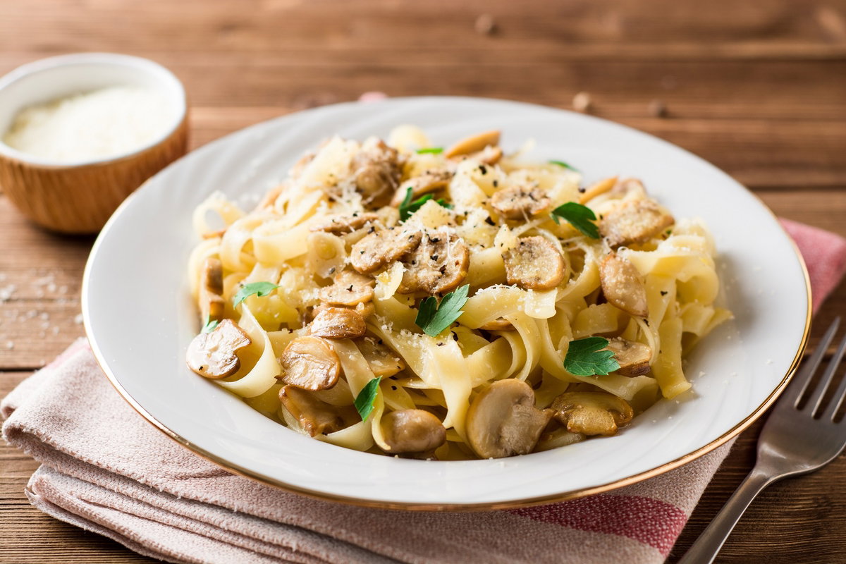 Przepis na tagliatelle z aromatycznym sosem grzybowym