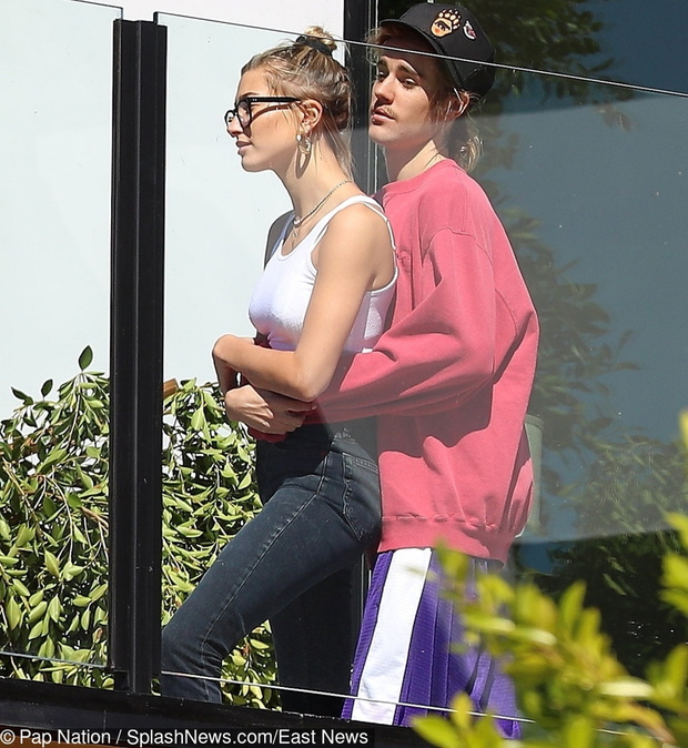 Justin Bieber i Hailey Baldwin trzymaj? si? za r?ce