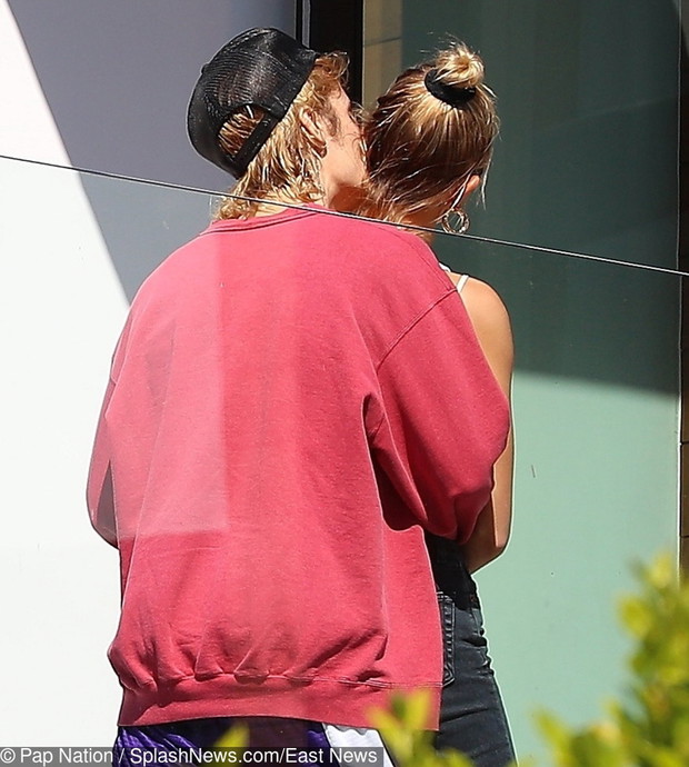 Justin Bieber i Hailey Baldwin trzymaj? si? za r?ce