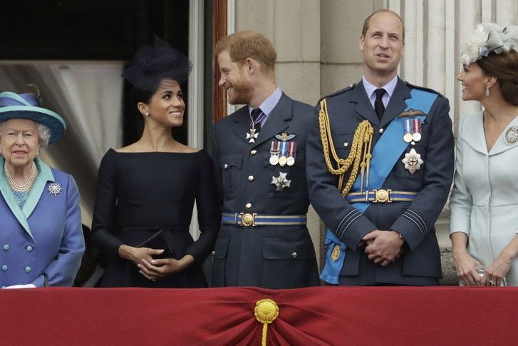 królowa Elżbieta II, książę William, książę Harry, Meghan Markle, księżna Kate