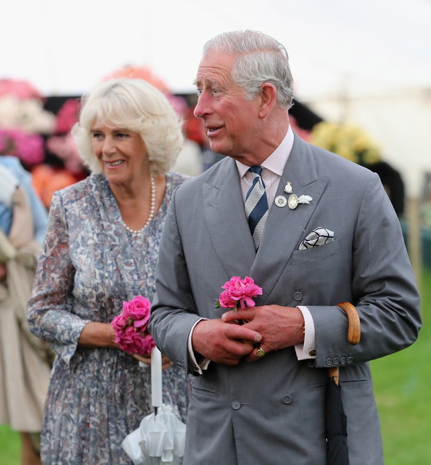 Ksi??e Karol i ksi??na Camilla na Flower show