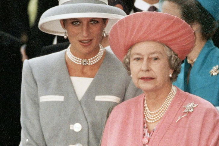 królowa Elżbieta II, księżna Diana