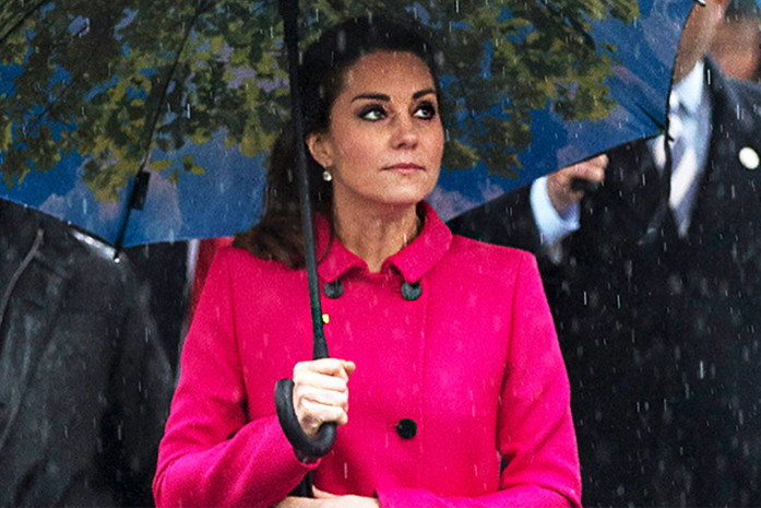 Księżna Kate w różowym płaszczu