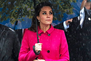 Księżna Kate w różowym płaszczu
