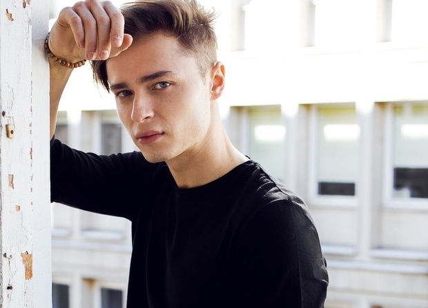 Patryk Pniewski wziął ślub?! Pokazał zdjęcie i jego fanki zamarły!