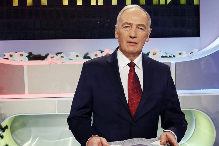Familiada prowadzona przez Karola Strasburgera nie zniknie z TVP