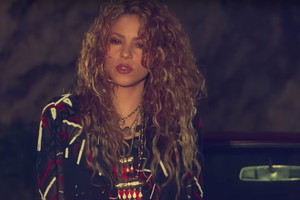 Shakira w teledysku „Clandestino"